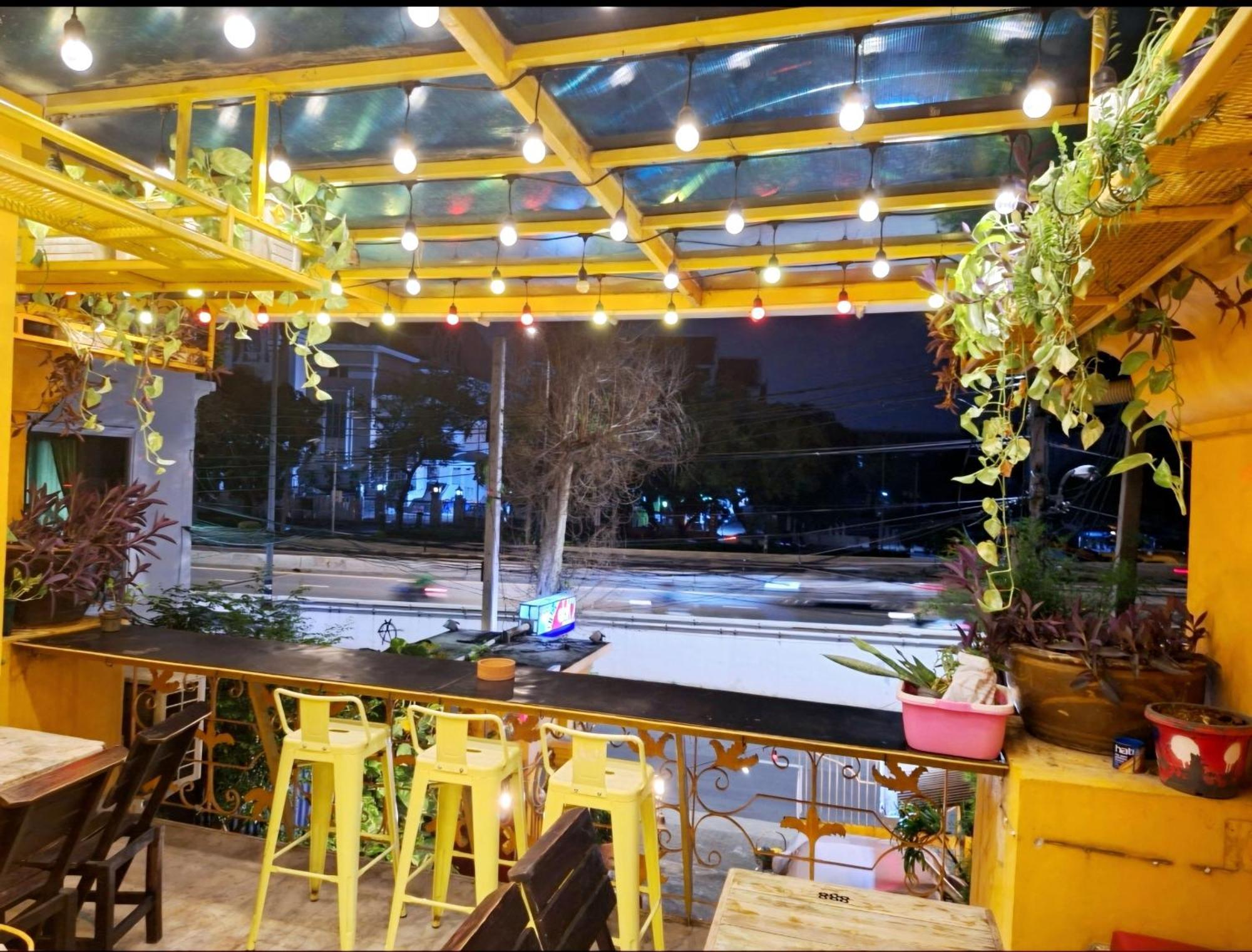 Ddm House Hostel Bangkok Buitenkant foto